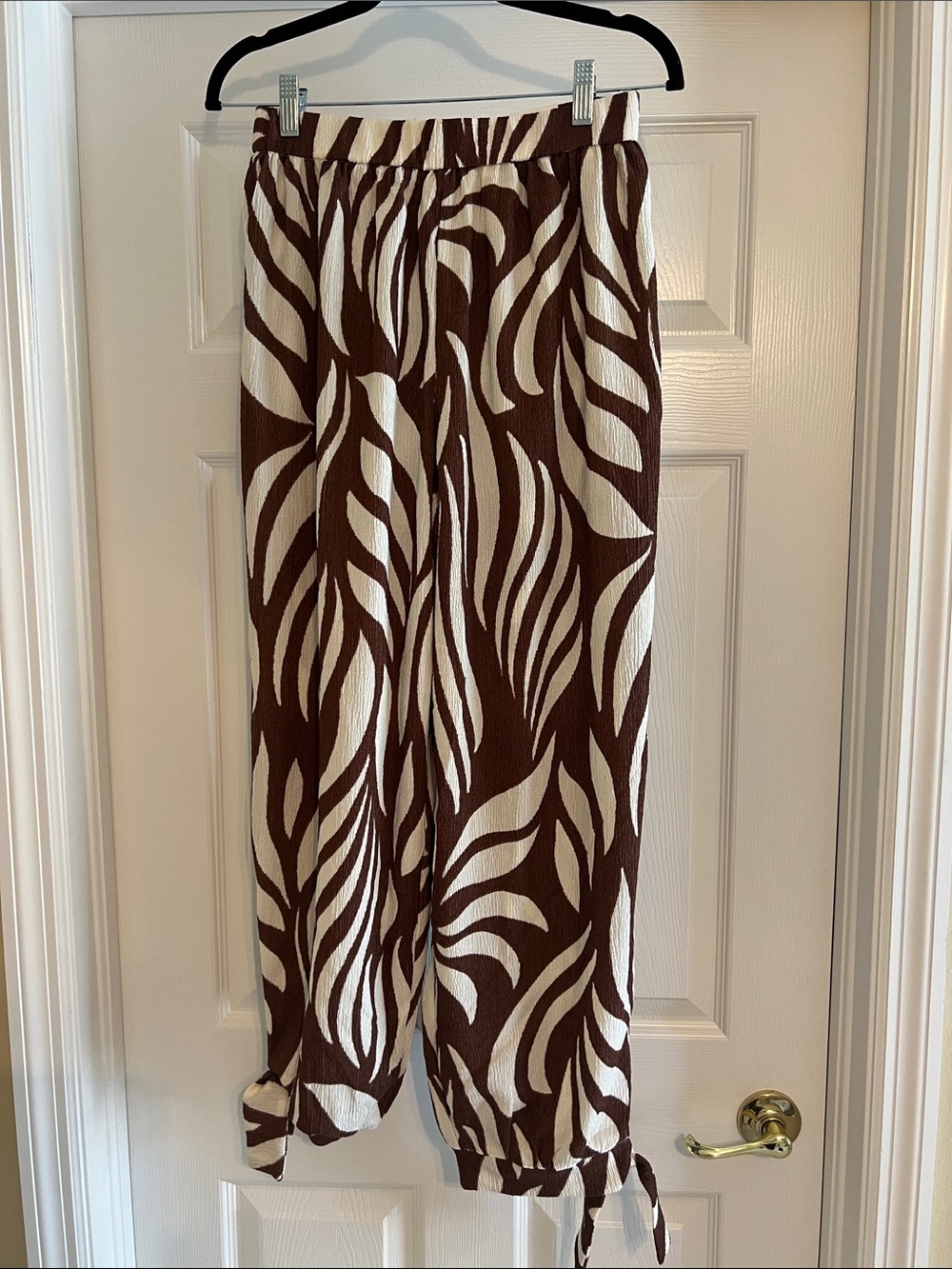 Haver & Blair Women's Cream & Brown Printed Pull on Balloon Leg Pants